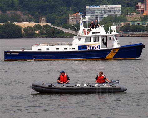 Nypd Police Scuba Team Dive Boat Open Water Swim In The Hudson River