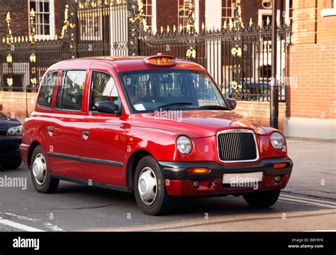 Taxi In Londen - London Taxi Black Cab Tx4 In London England United ...