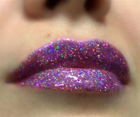 Give Your Lips An Eye Catching Shimmering Effect Using This Pink