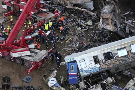 Disastro Ferroviario In Grecia Il Video Dello Scontro Tra Treni E I