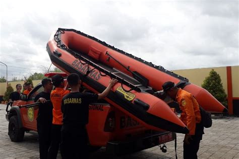 Tiga Wisatawan Terseret Ombak Saat Main Di Pantai Logending Kebumen