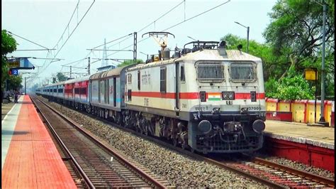 Modern LHB Coaches Loaded SHANTINIKETAN EXPRESS Rushing With The WAP 7