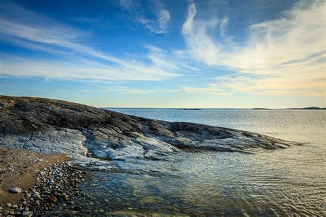 FOTOKONST NATUR SKÄRGÅRD Klippa vid havet i skärgården Mats