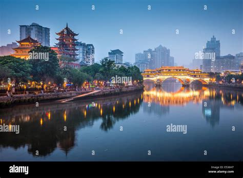 Chengdu skyline -Fotos und -Bildmaterial in hoher Auflösung – Alamy