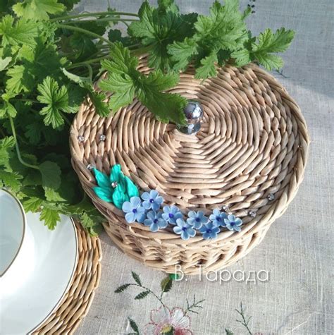 Шкатулка ажурная с декором из холодного фарфора