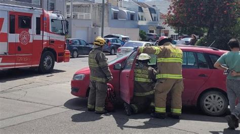 Chocaron dos autos en una esquina céntrica de Madryn