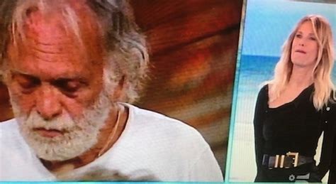 Isola Dei Famosi Fabrizio Corona A Riccardo Fogli Tua Moglie Ti