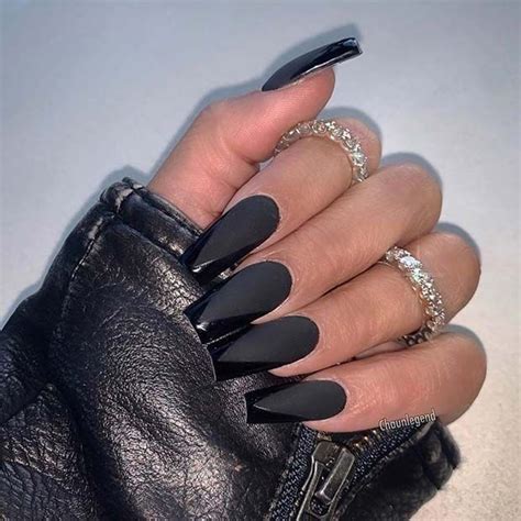 uñas black opacas con francesitas brillosas Black acrylic nails