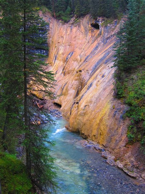 亞伯達 夏訪班夫國家公園，橫穿約翰斯頓峽谷 Johnston Canyon Banff National Park For