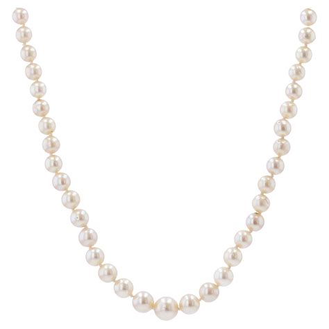 French 1980s 18 Karat Yellow Gold Clasp Cultured Pearl Necklace For Sale At 1stdibs 1980s