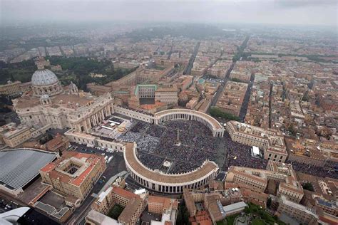 Download Aerial Shot Of Vatican City Wallpaper