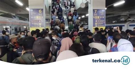 Stasiun Manggarai Membludak Pengguna KRL Bukti DJKA Dan KCI Belum