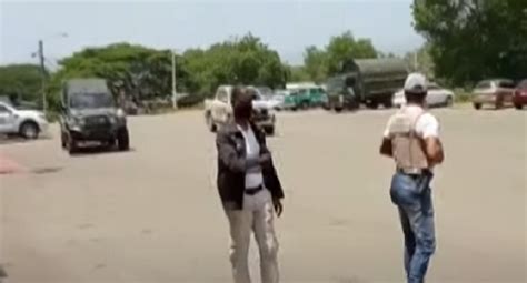 Video Ejército Dominicano Apresa Dos Policías Haitianos Intentaron Cruzar A Rd