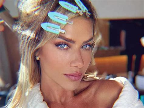 De Calcinha Giovanna Ewbank Surpreende Topless Na Web O Tempo