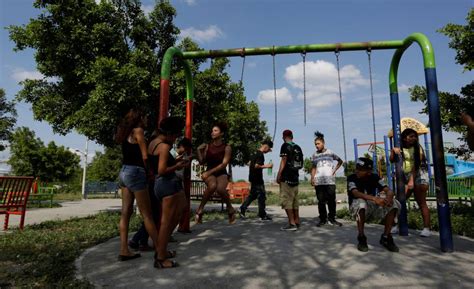 As jovens mulheres que não estudam nem trabalham são o dobro dos homens na América Latina Blog