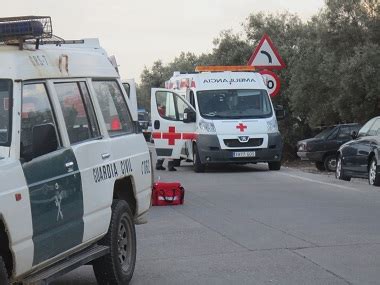 Cruz Roja Asiste En Las Vallas De Ceuta Y Melilla A Inmigrantes