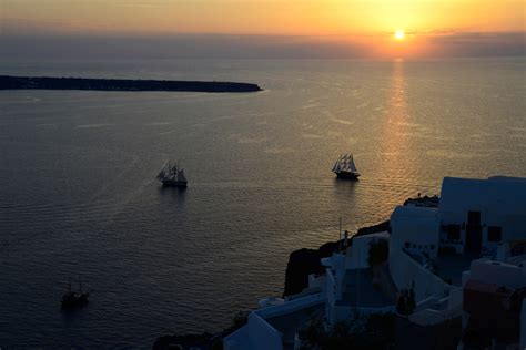 Oia at Sunset (5) | Santorini's Villages | Pictures | Greece in Global ...