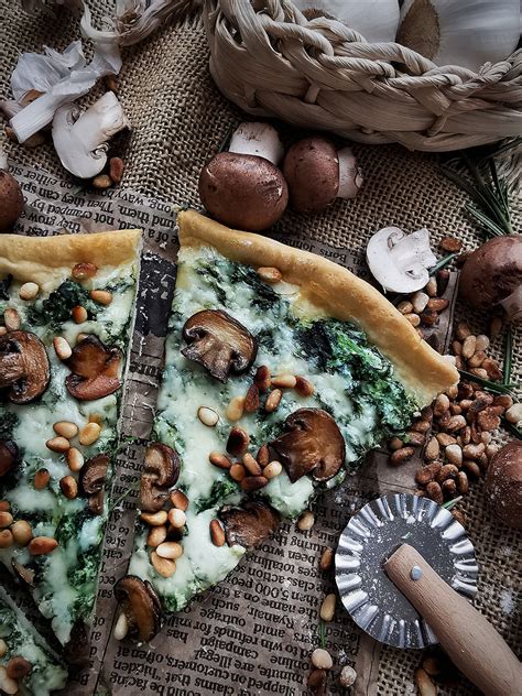 Garlic Spinach Mushroom Pizza Andreea Dutia