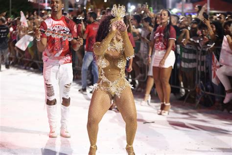 Foto Viviane Araujo Rainha De Bateria Do Salgueiro Desde