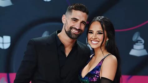 Becky G Y Sebastian Lletget Juntos Y Cari Osos Tras Esc Ndalo Por