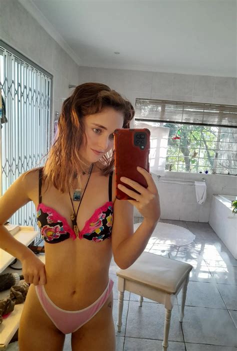 Mirror Selfies Are My Favorite F18 Nudes MirrorSelfie NUDE PICS ORG
