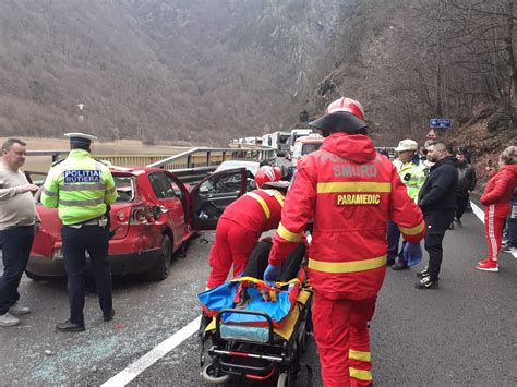 Trafic îngreunat pe Valea Oltului din cauza unui accident în zona Lotrișor