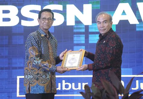 Sri Sultan Hamengku Buwono X Terima Anugerah Adhibakti Sanapati