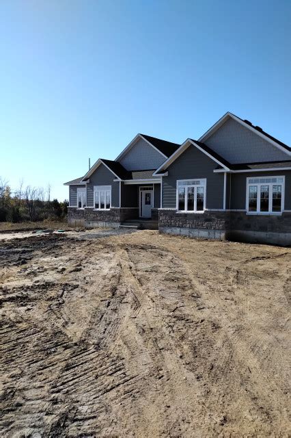 James Hardie Siding And Royal Vinyl Siding Ashton On Traditional House Exterior Ottawa