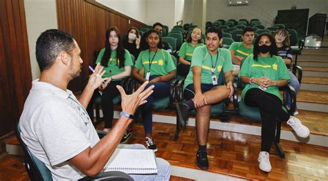 T Cnicos De Educa O Ambiental Visitam Escola Para Aprimorar