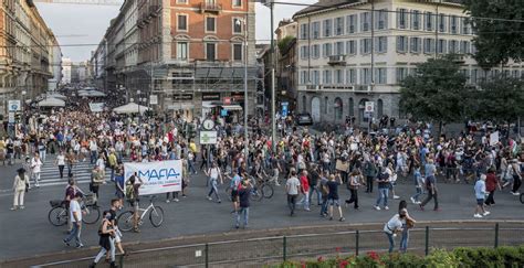 Milano Corteo Non Autorizzato No Green Pass Blocca Corso Sempione