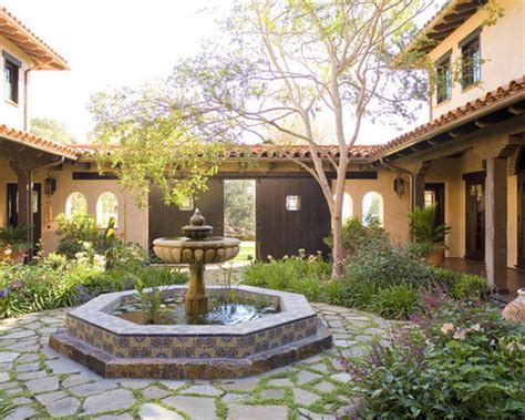 Mediterranean Courtyard | Houzz