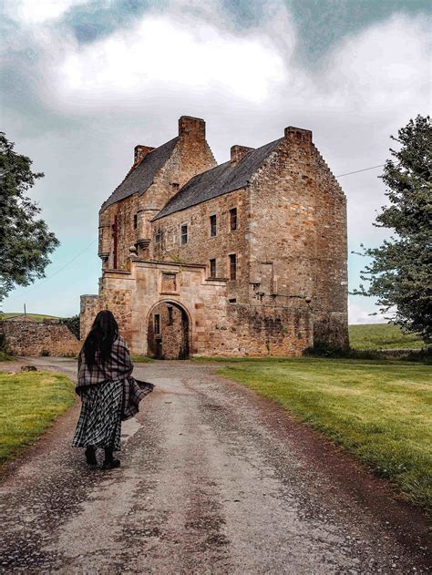 How To Visit Lallybroch From Outlander The Ultimate Midhope Castle