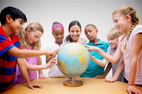 Globe Dans Une Bibliothèque Photo stock Image du académie apprendre