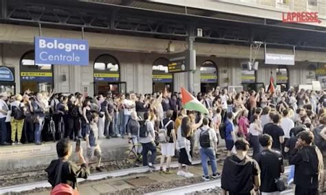 Bologna Protesta Pro Palestina Alla Stazione Sospesa Circolazione