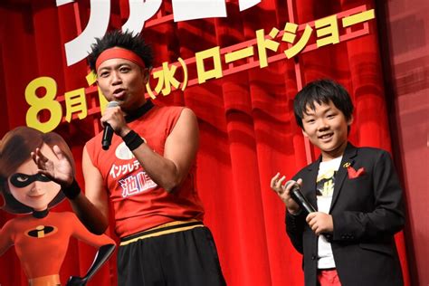 トーク中のサンシャイン池崎（左）。 サンシャイン池崎、心の底から叫んだ「インクレディブル」声優オファーを回想 [画像ギャラリー 14 17