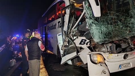 Yolcu otobüsü önünde giden TIR a çarptı Anadolu Otoyolu Düzce de adeta