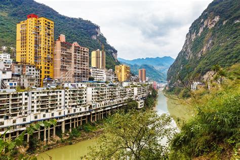 A Cidade Mais Estreita Do Mundo Fica Na China