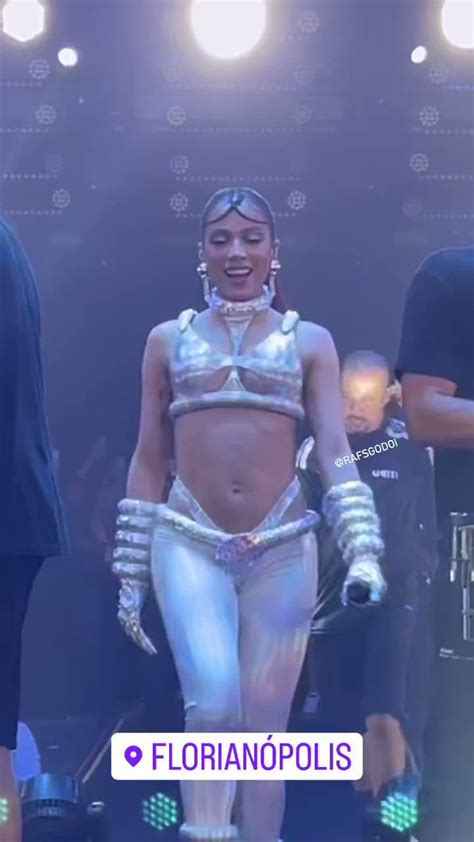 Anitta Update Fan Account On Twitter Anitta Performando SIMPLY THE