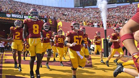 Penn State Fan Trolls Usc Trojans By Running Out With The Team Yardbarker