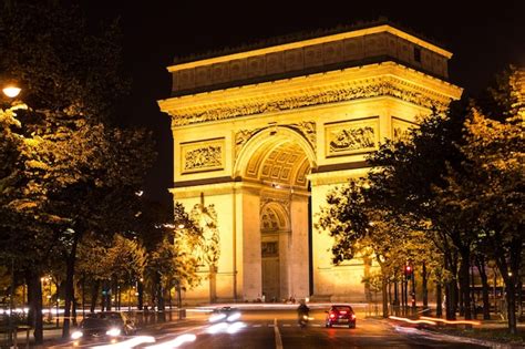 El Arco Triunfal En La Noche Par S Francia Foto Premium