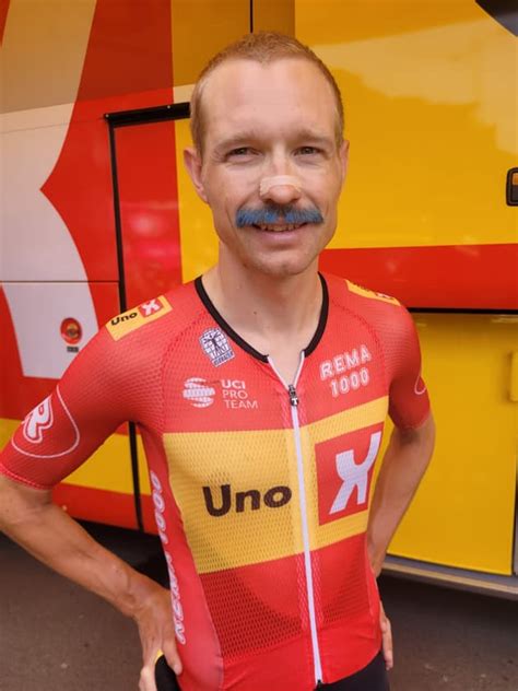 Tour De France Moustache Bleue Star D Instagram Influenceur