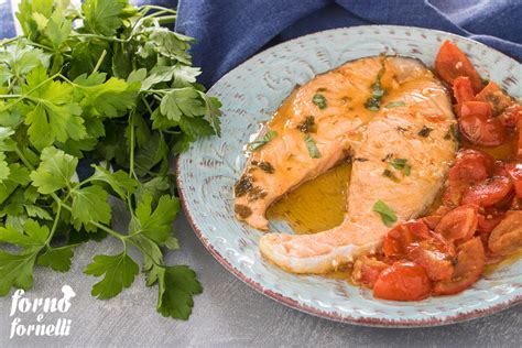 Salmone In Padella Con Pomodorini Forno E Fornelli