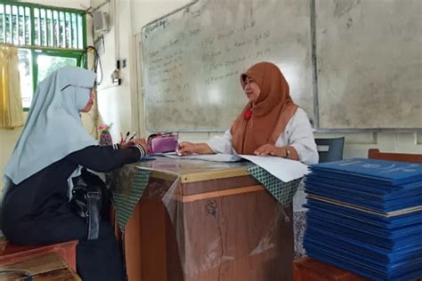 Rekomendasi Sambutan Guru Saat Bagi Rapor Pesan Epik Bikin Wali Murid