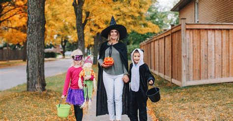 Mom Steals Several Buckets of Candy While Trick-or-Treating