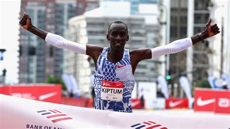 Kenyan Runner Kelvin Kiptum Sets New World Record At Chicago Marathon