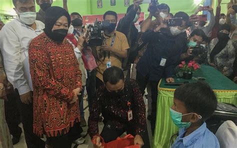 Mensos Bu Risma Salurkan Bantuan Rp 297 Juta Berkah Jumat Bagi Anak