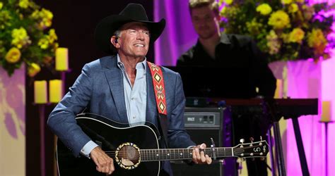 WATCH George Strait Honors The Late Loretta Lynn With Performance Of