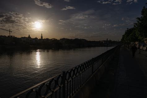 Sevilla Al Atardecer Miguel De Rivas Pie Flickr