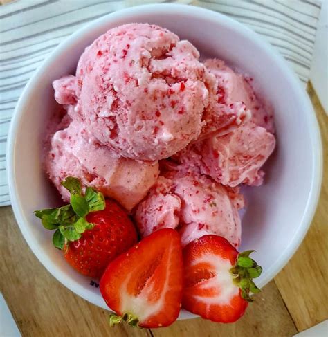 Light Strawberry Ice Cream - Lite Cravings