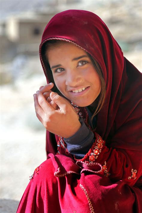 Pretty Afghan Girl From Sarobi Near Kabul Афганистан и Красота